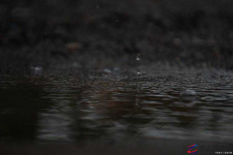 在外回り中突然遭遇大雨于一处避雨的奇妙经历