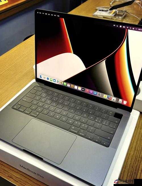 性能卓越的 MACBOOK-PRO 高清带来极致视觉体验