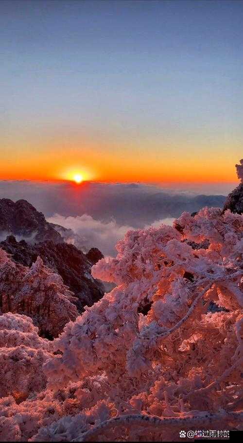 两座雪白玉峰弹跳而出图文：震撼视觉的奇妙景象展现